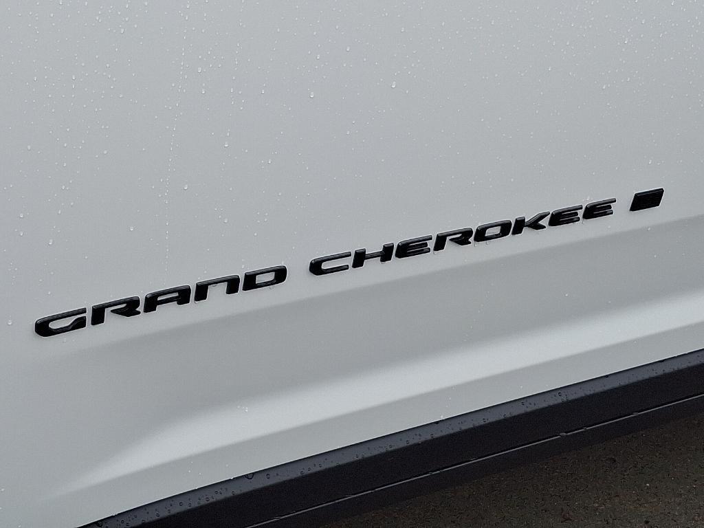 new 2025 Jeep Grand Cherokee car, priced at $39,446