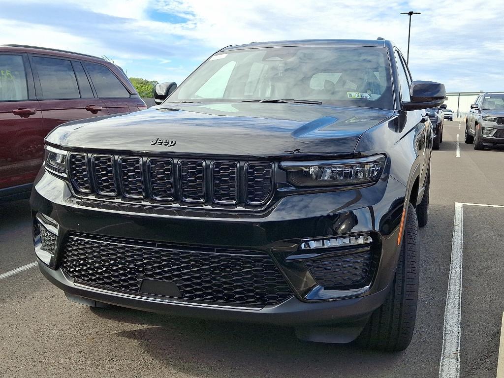 new 2025 Jeep Grand Cherokee car, priced at $46,546