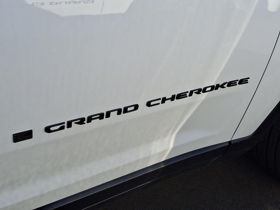 new 2025 Jeep Grand Cherokee car, priced at $50,496