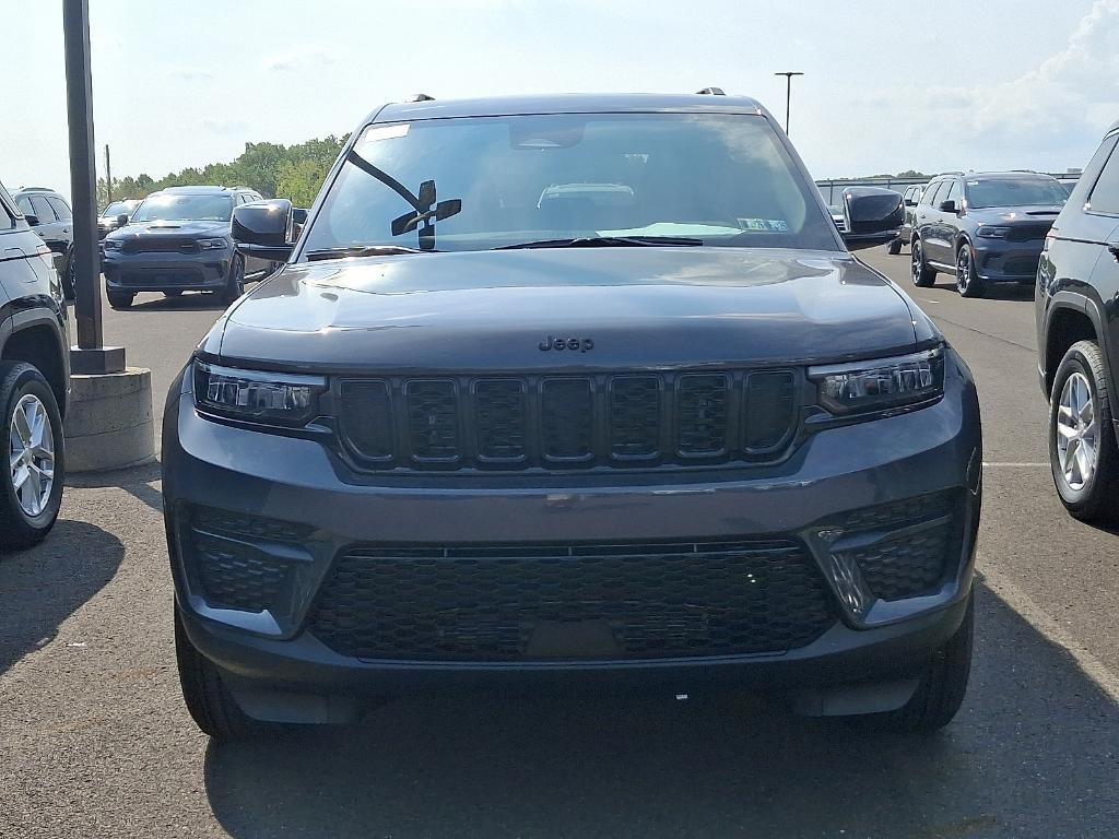 new 2025 Jeep Grand Cherokee car, priced at $40,541