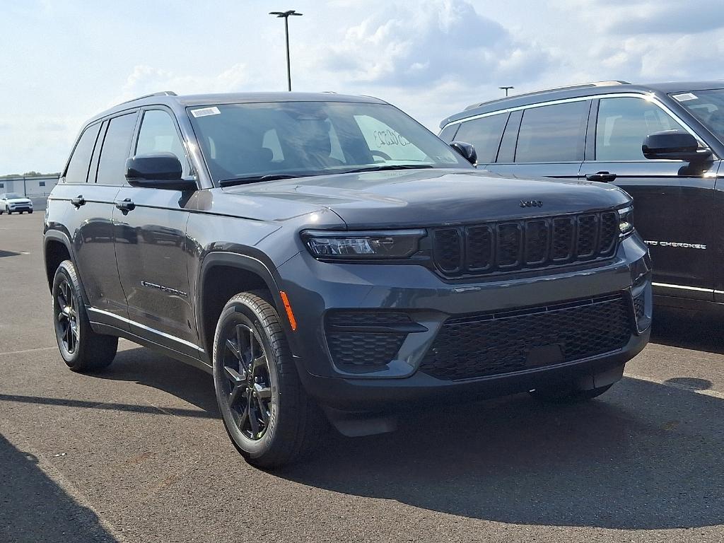 new 2025 Jeep Grand Cherokee car, priced at $40,541