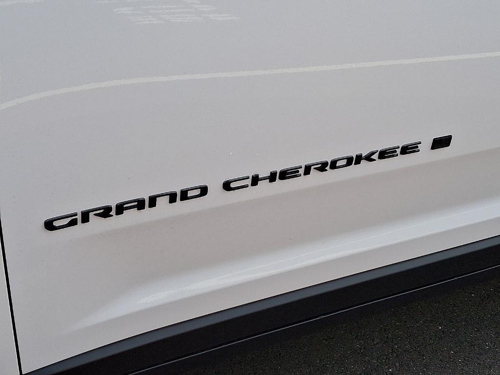 new 2025 Jeep Grand Cherokee car, priced at $42,586