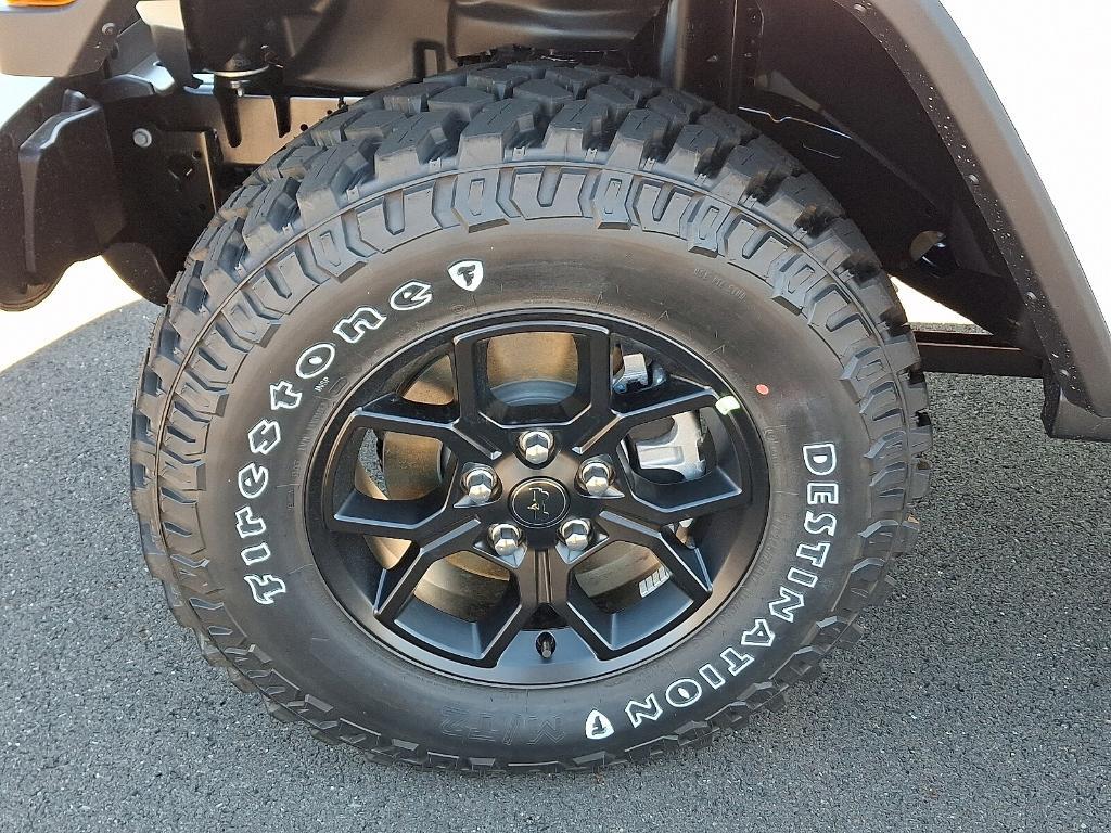 new 2025 Jeep Gladiator car, priced at $45,421