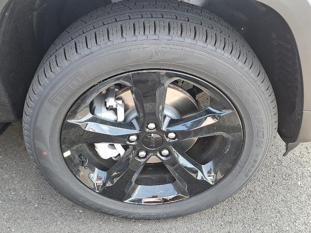 new 2025 Jeep Grand Cherokee car, priced at $45,951