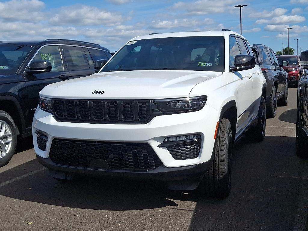 new 2025 Jeep Grand Cherokee car, priced at $45,951