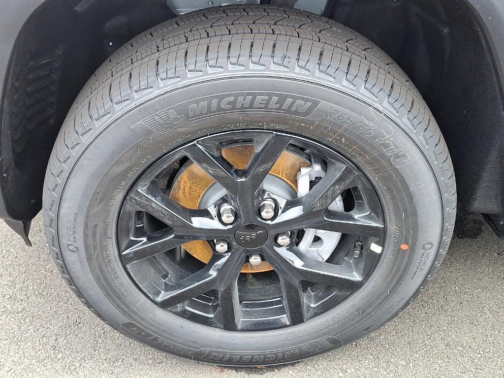 new 2025 Jeep Grand Cherokee car, priced at $39,946