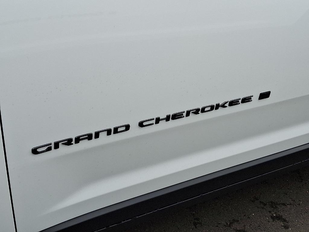 new 2025 Jeep Grand Cherokee car, priced at $39,946