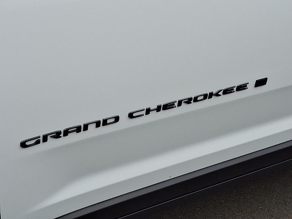 new 2025 Jeep Grand Cherokee car, priced at $39,946
