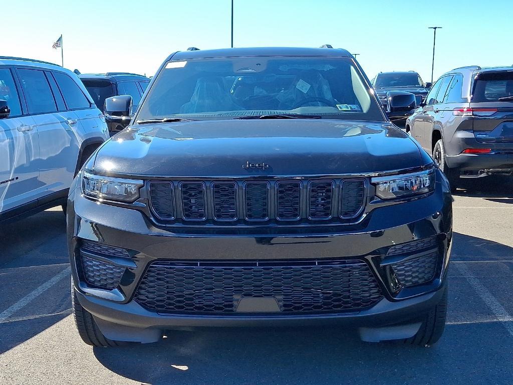 new 2025 Jeep Grand Cherokee car, priced at $42,186