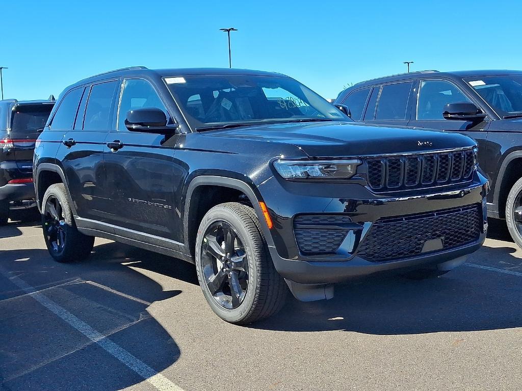 new 2025 Jeep Grand Cherokee car, priced at $42,186