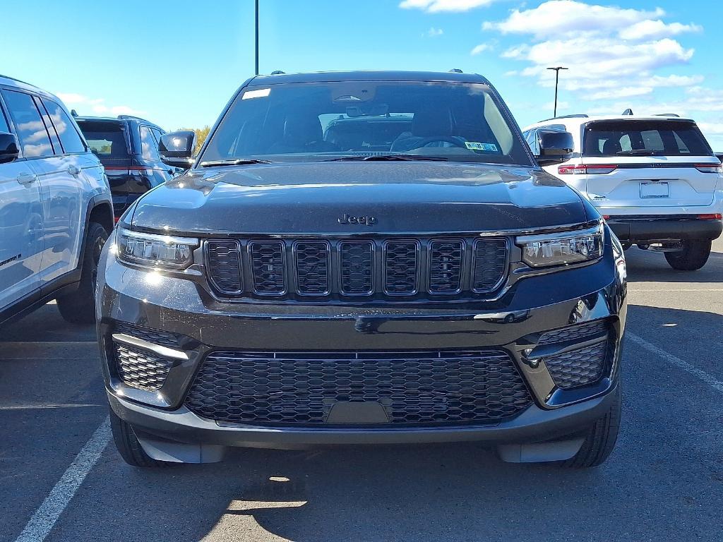 new 2025 Jeep Grand Cherokee car, priced at $40,541
