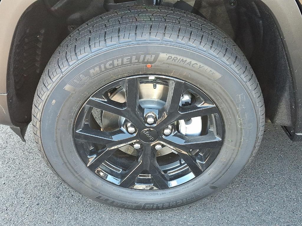 new 2025 Jeep Grand Cherokee car, priced at $40,541