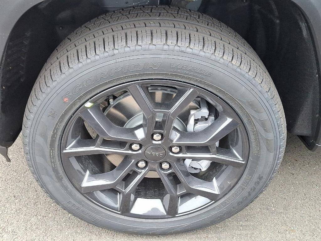 new 2025 Jeep Grand Cherokee L car, priced at $49,666