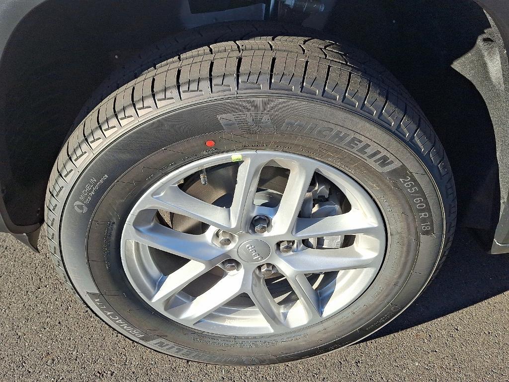 new 2025 Jeep Grand Cherokee car, priced at $37,386