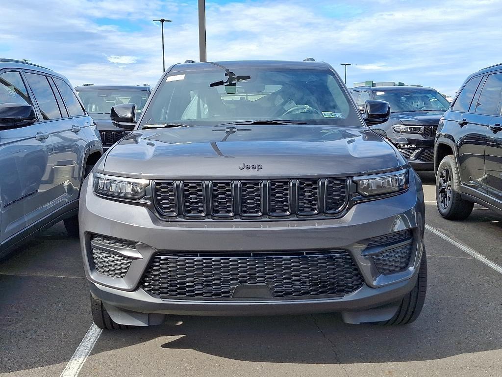 new 2025 Jeep Grand Cherokee car, priced at $42,186