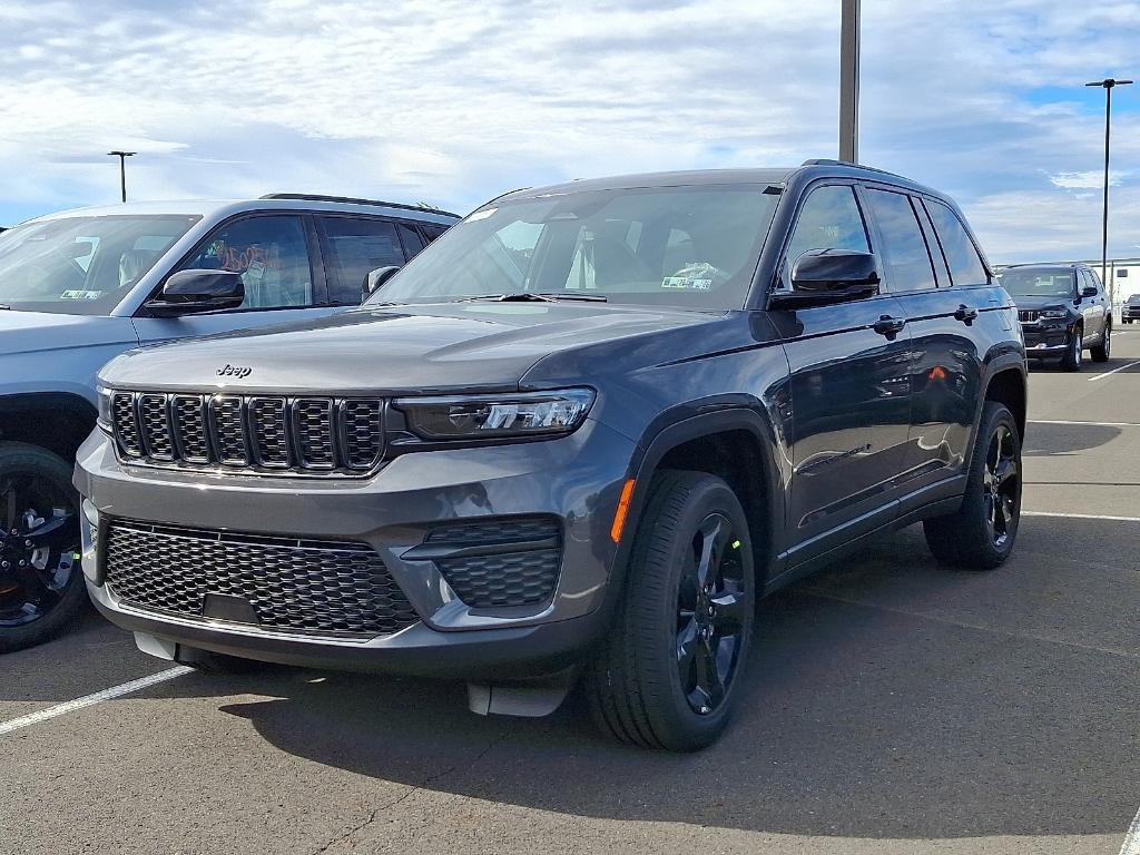 new 2025 Jeep Grand Cherokee car, priced at $42,186