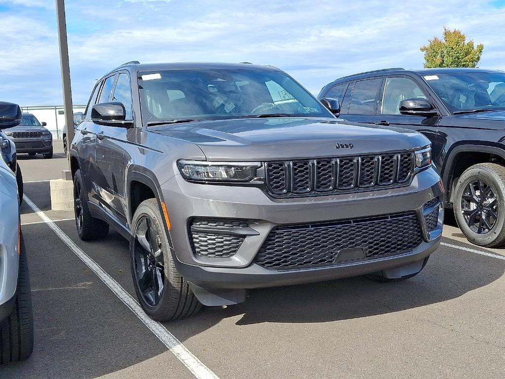 new 2025 Jeep Grand Cherokee car, priced at $42,186