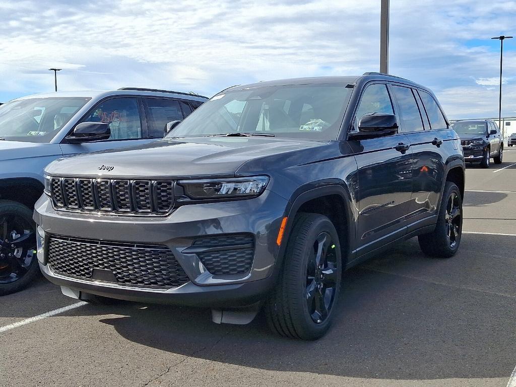 new 2025 Jeep Grand Cherokee car, priced at $42,186