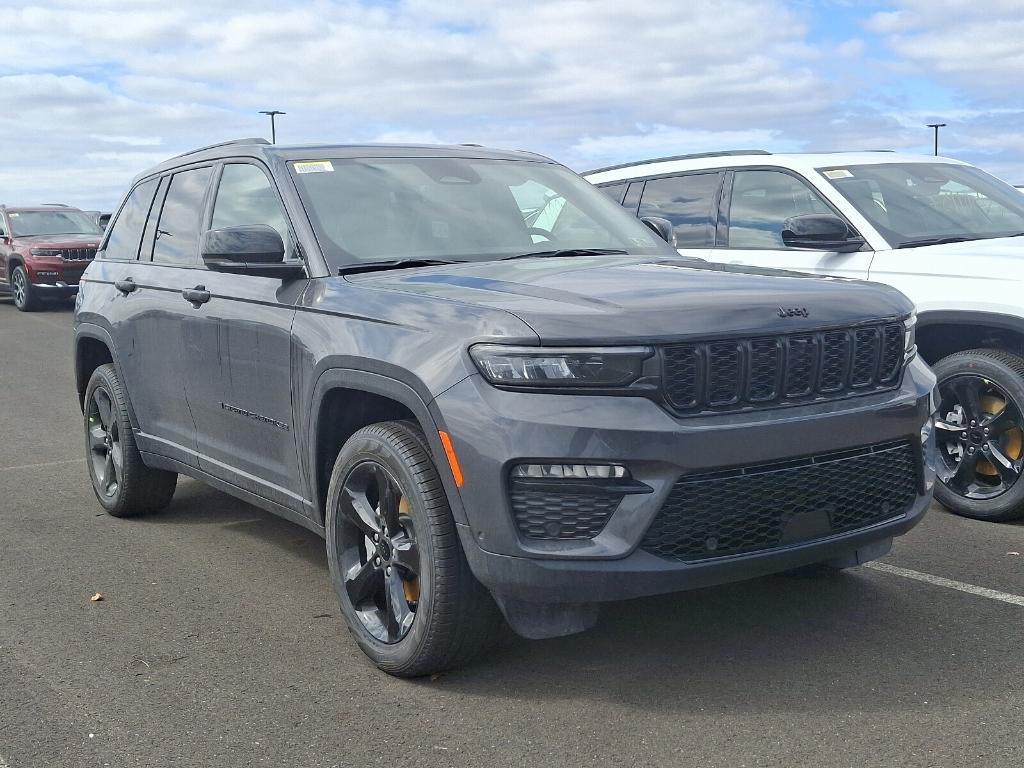 new 2025 Jeep Grand Cherokee car, priced at $50,491