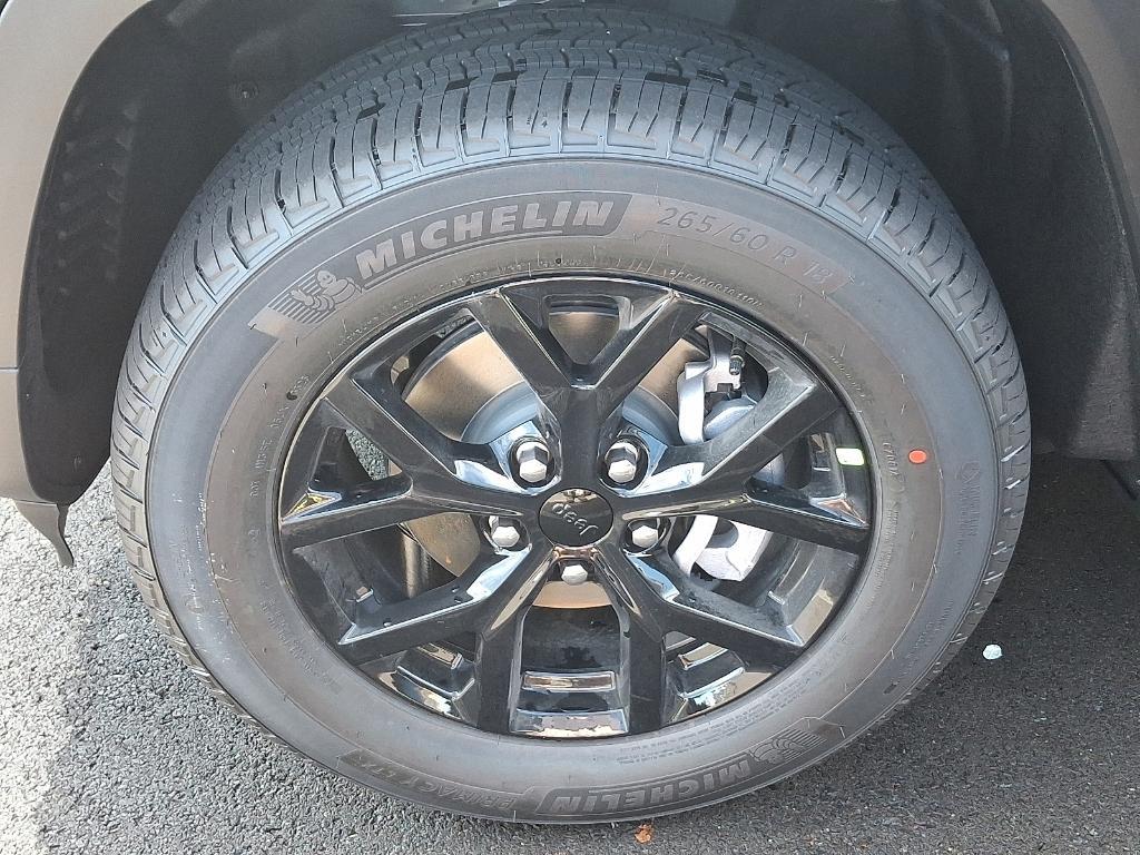 new 2025 Jeep Grand Cherokee car, priced at $40,541