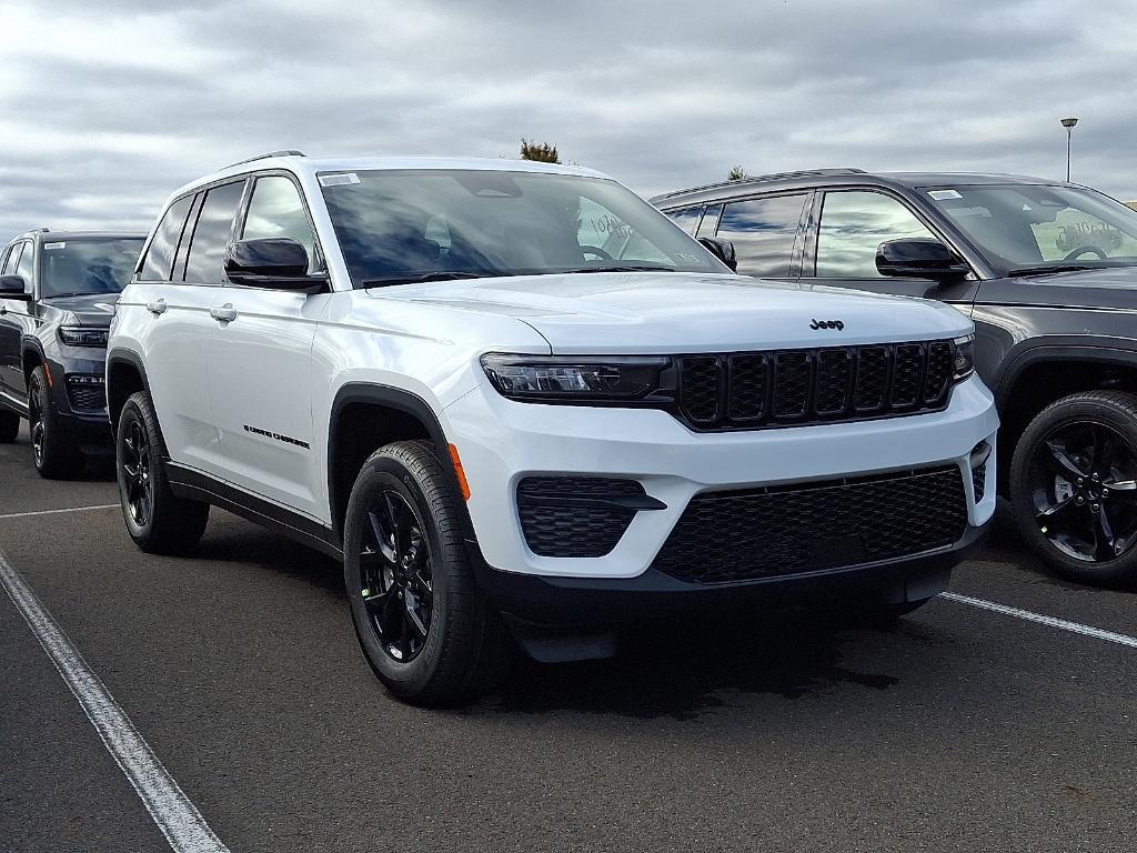 new 2025 Jeep Grand Cherokee car, priced at $39,946