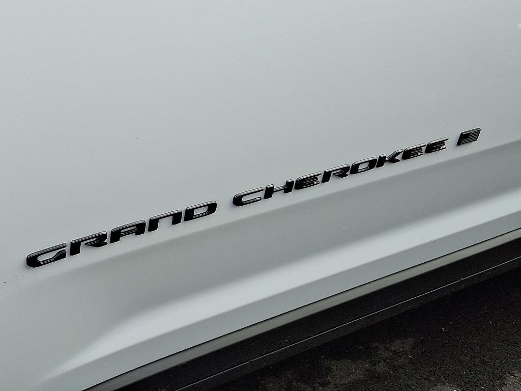 new 2025 Jeep Grand Cherokee car, priced at $39,946