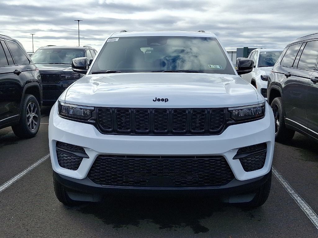 new 2025 Jeep Grand Cherokee car, priced at $39,946