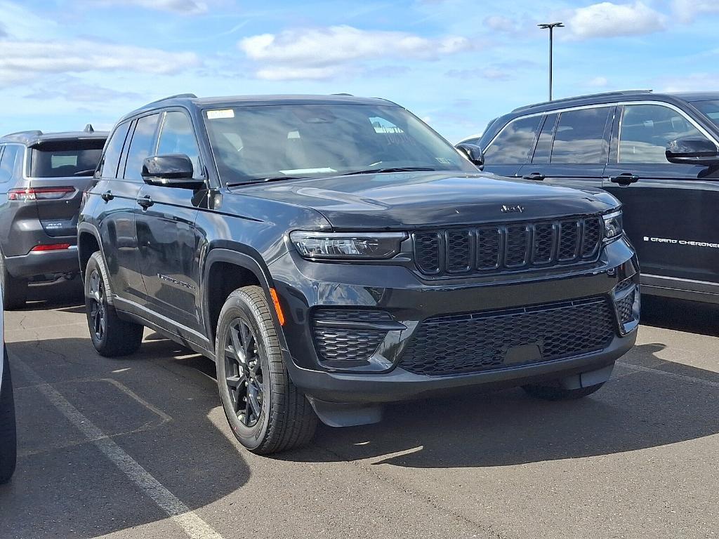 new 2025 Jeep Grand Cherokee car, priced at $40,541