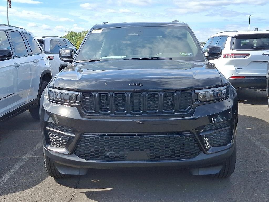 new 2025 Jeep Grand Cherokee car, priced at $40,541