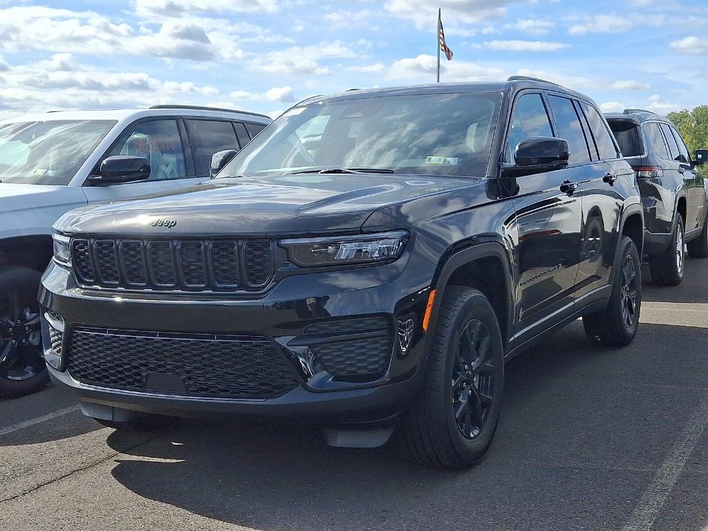new 2025 Jeep Grand Cherokee car, priced at $40,541