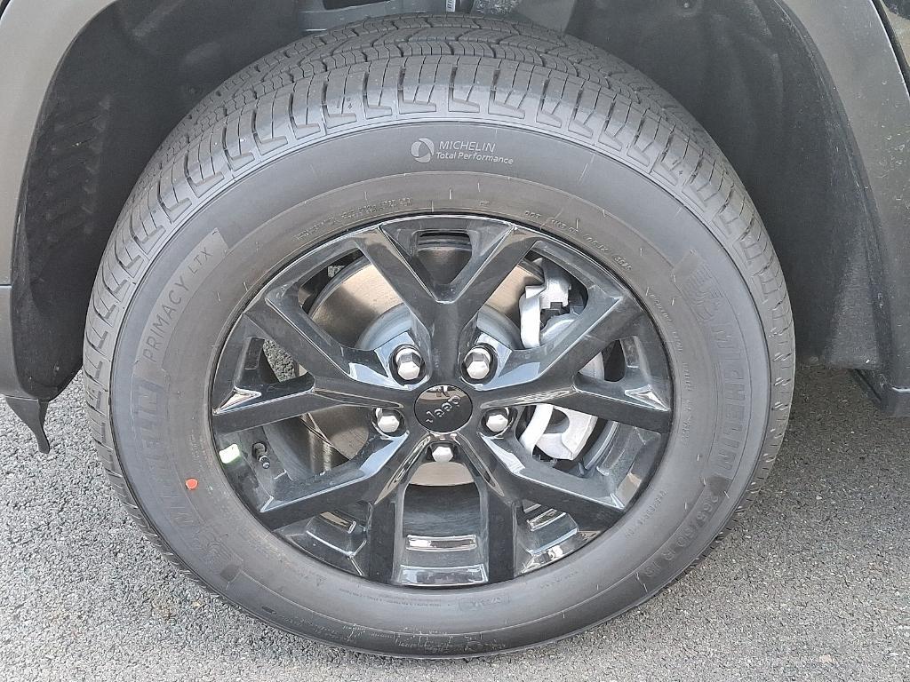 new 2025 Jeep Grand Cherokee car, priced at $40,541