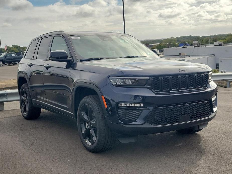 new 2025 Jeep Grand Cherokee car, priced at $49,576