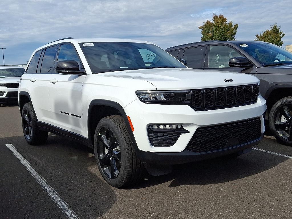new 2025 Jeep Grand Cherokee car, priced at $45,951