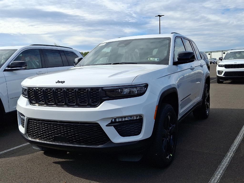 new 2025 Jeep Grand Cherokee car, priced at $45,951