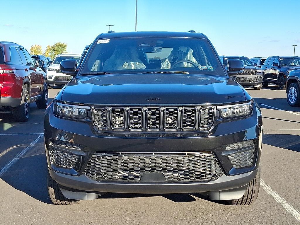 new 2025 Jeep Grand Cherokee car, priced at $40,541