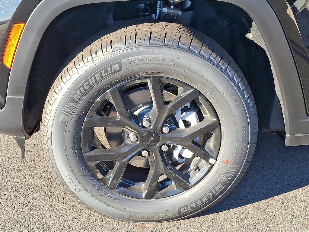 new 2025 Jeep Grand Cherokee car, priced at $40,541