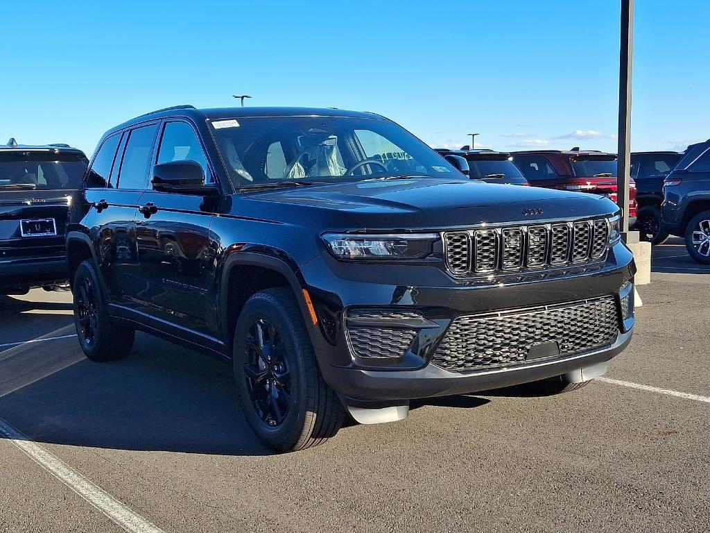 new 2025 Jeep Grand Cherokee car, priced at $40,541