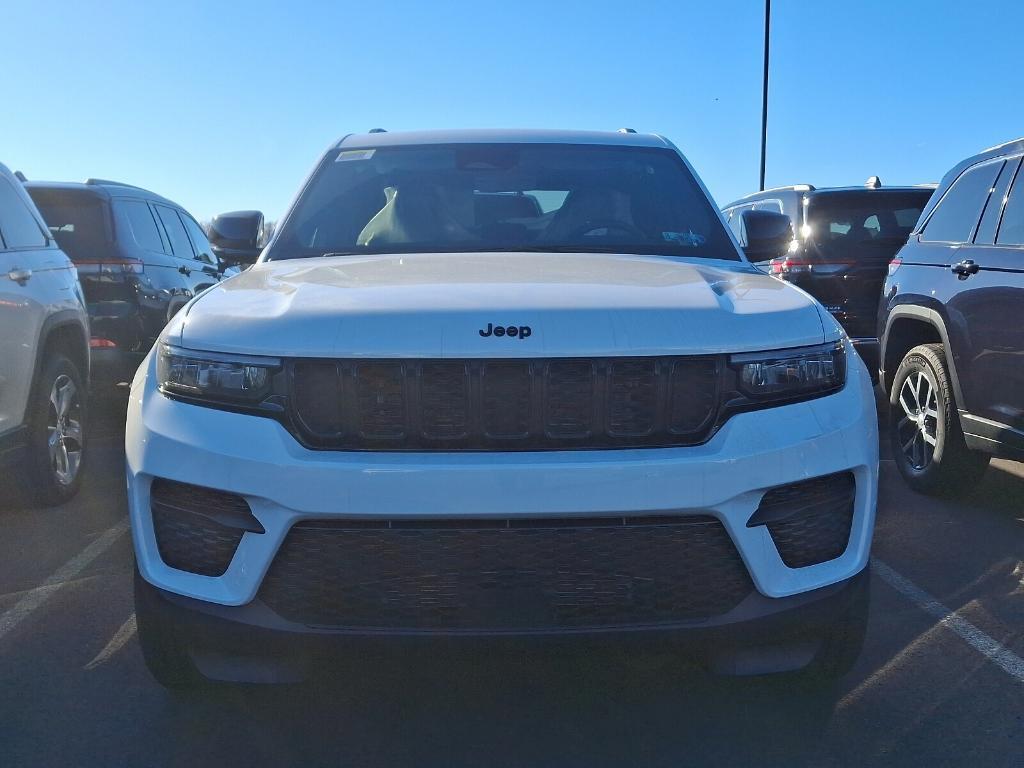 new 2025 Jeep Grand Cherokee car, priced at $46,136