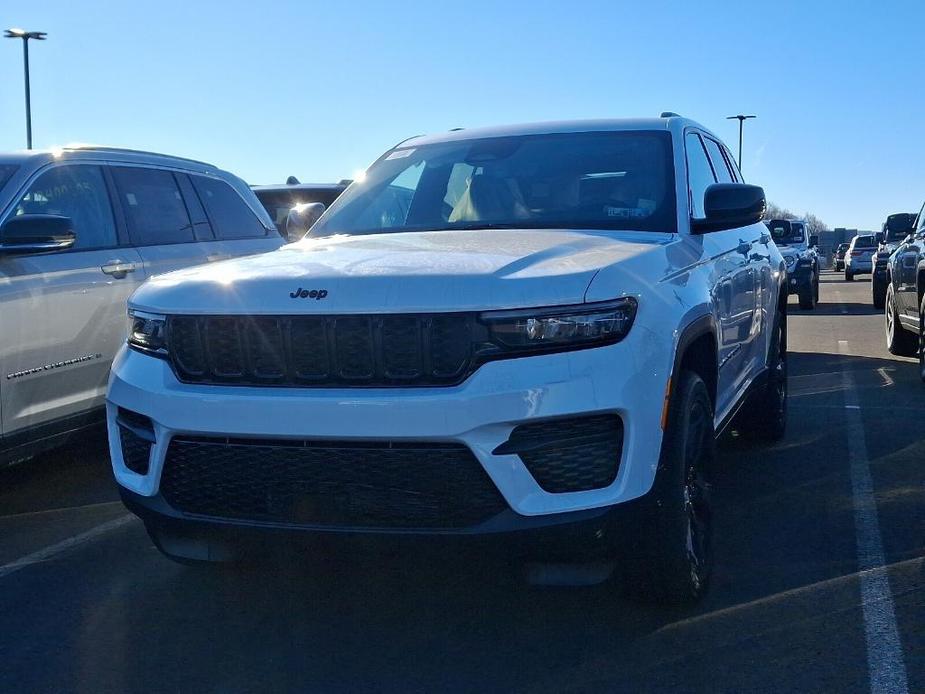 new 2025 Jeep Grand Cherokee car, priced at $46,136