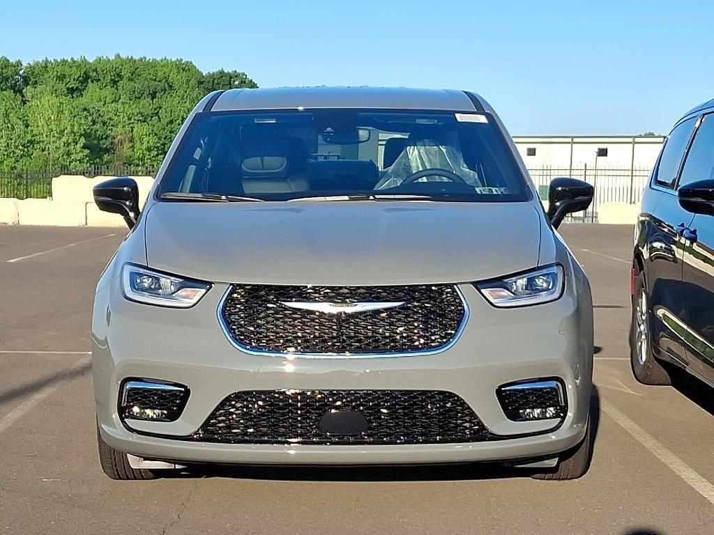 new 2025 Chrysler Pacifica car, priced at $41,088