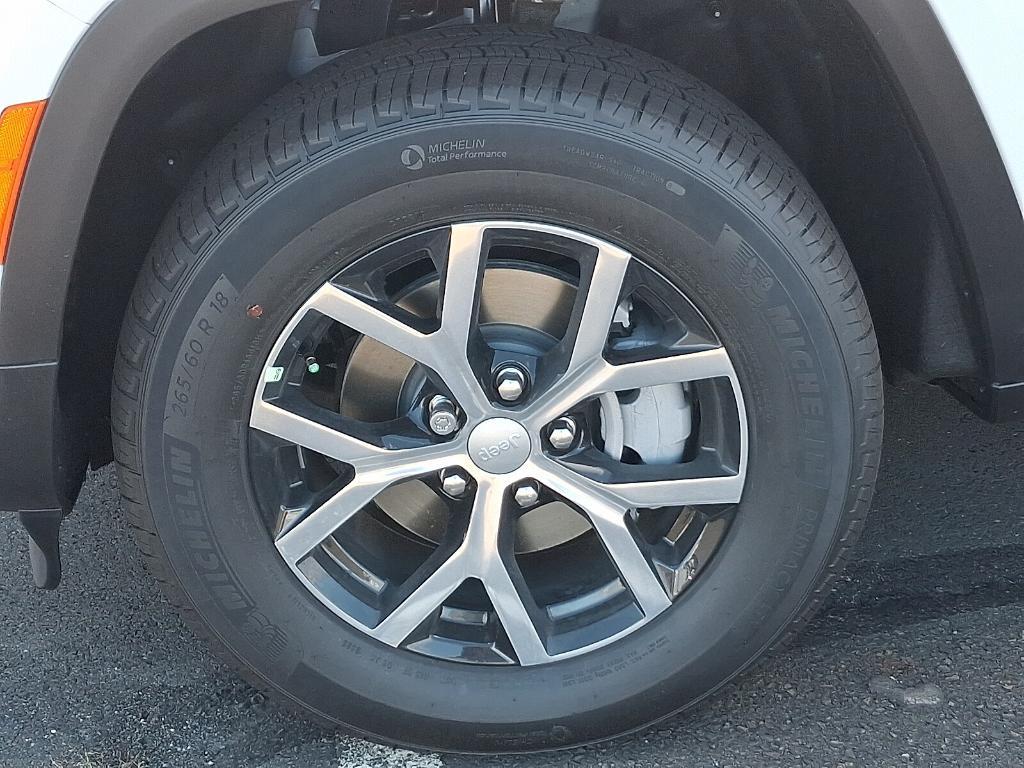 new 2025 Jeep Grand Cherokee car, priced at $38,711