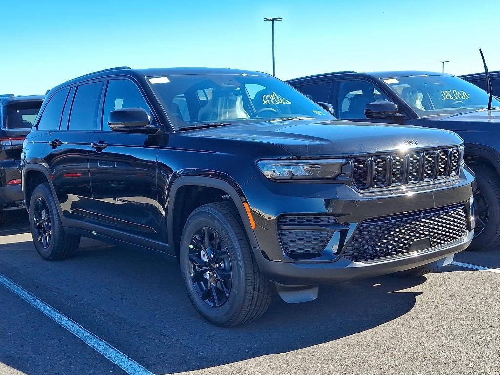 new 2025 Jeep Grand Cherokee car, priced at $41,536