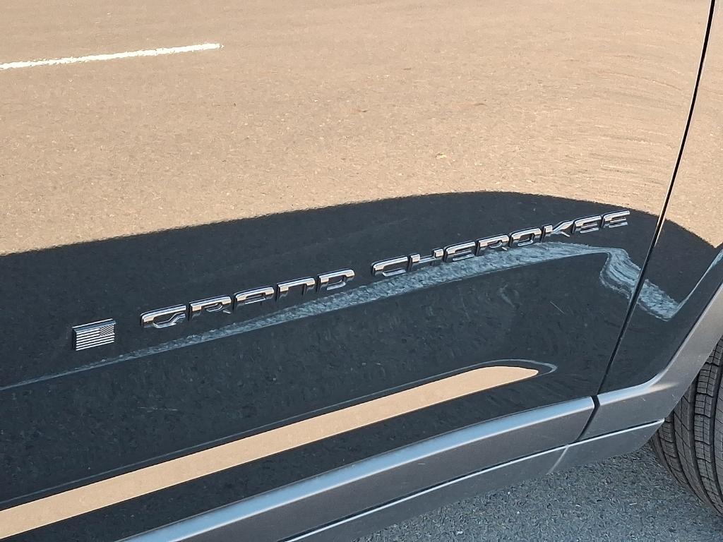 new 2025 Jeep Grand Cherokee car, priced at $41,536