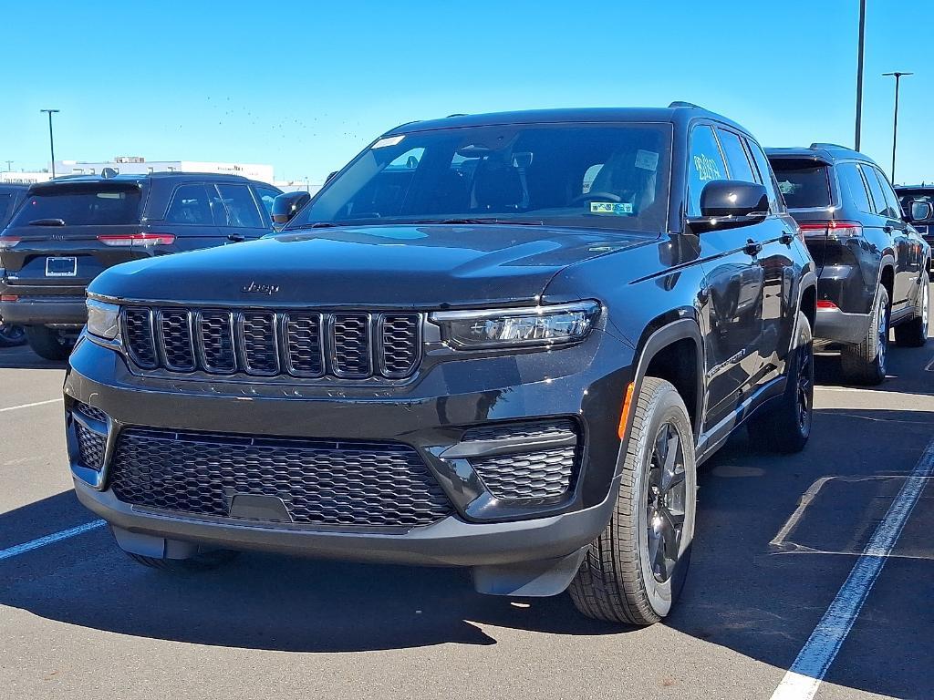 new 2025 Jeep Grand Cherokee car, priced at $41,536