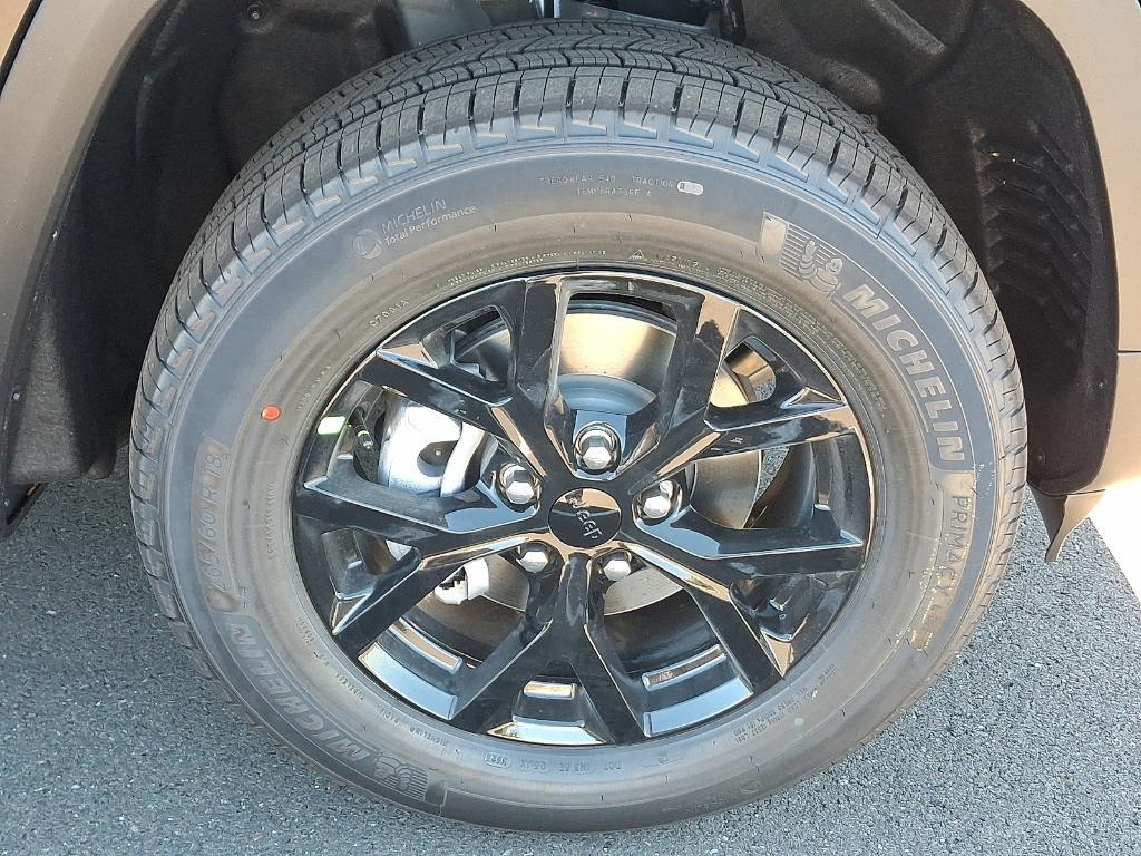 new 2025 Jeep Grand Cherokee car, priced at $41,536