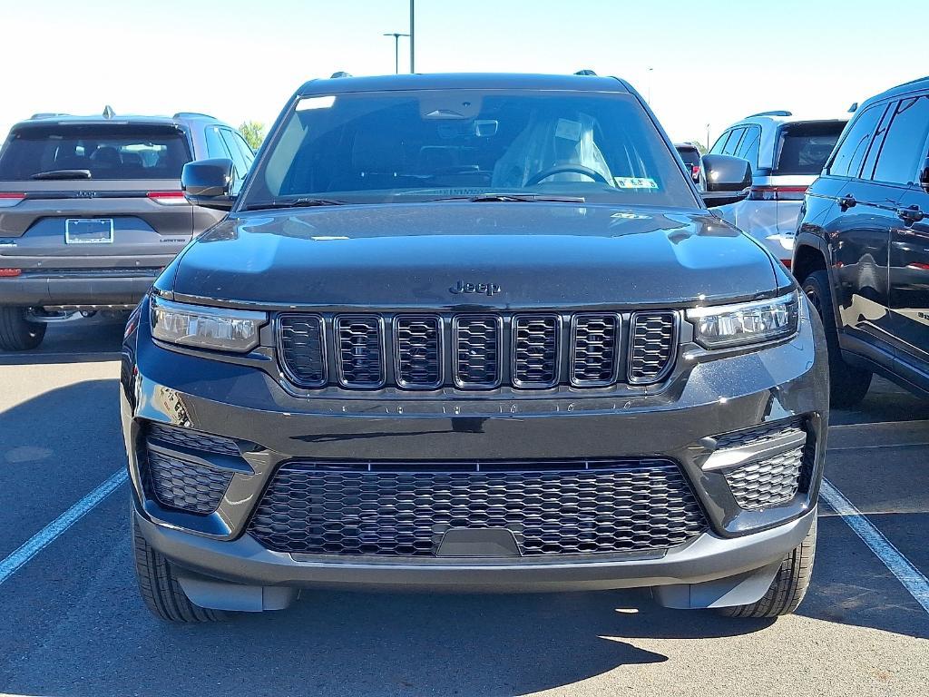 new 2025 Jeep Grand Cherokee car, priced at $41,536