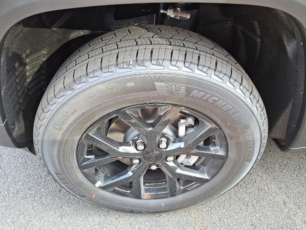 new 2025 Jeep Grand Cherokee car, priced at $40,541