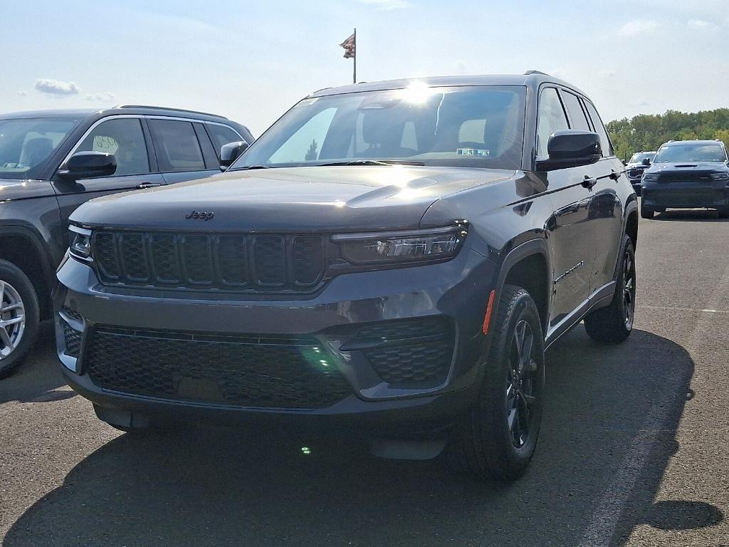 new 2025 Jeep Grand Cherokee car, priced at $40,541