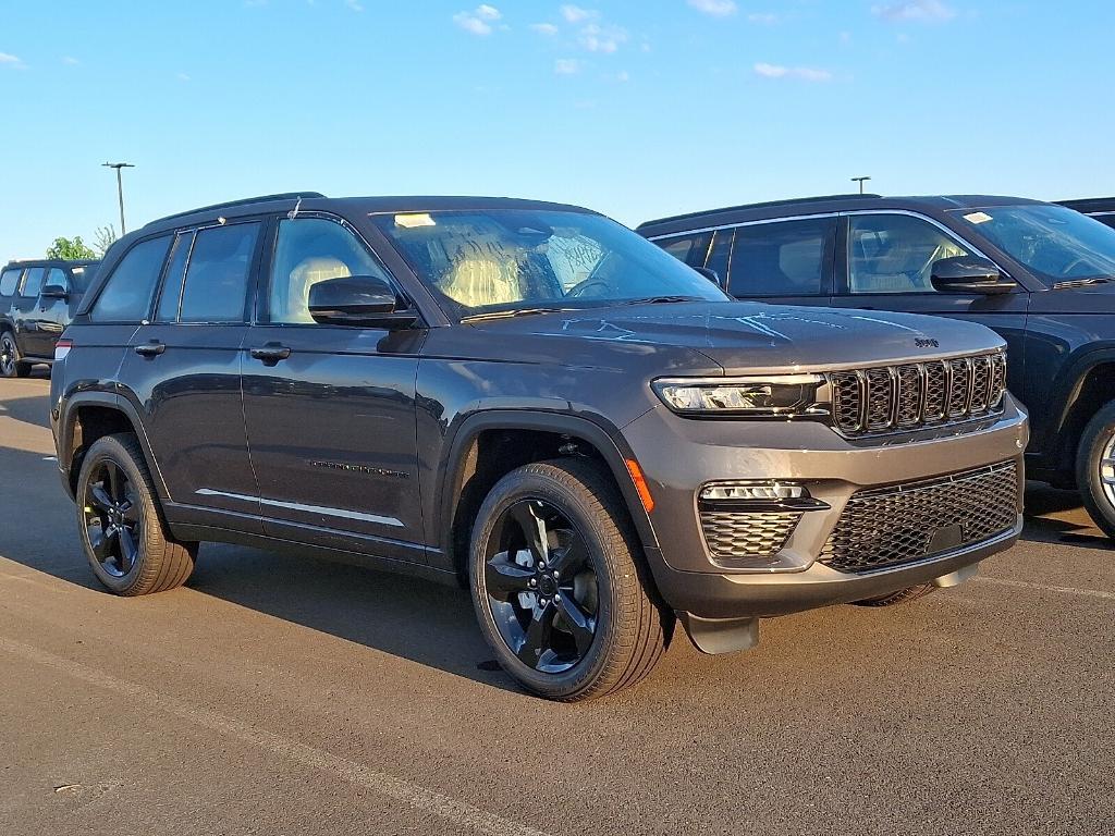 new 2025 Jeep Grand Cherokee car, priced at $46,682