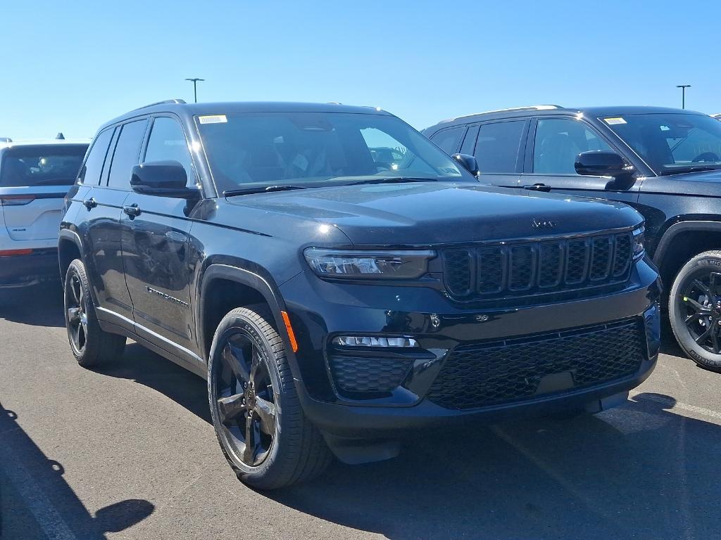 new 2025 Jeep Grand Cherokee car, priced at $45,251
